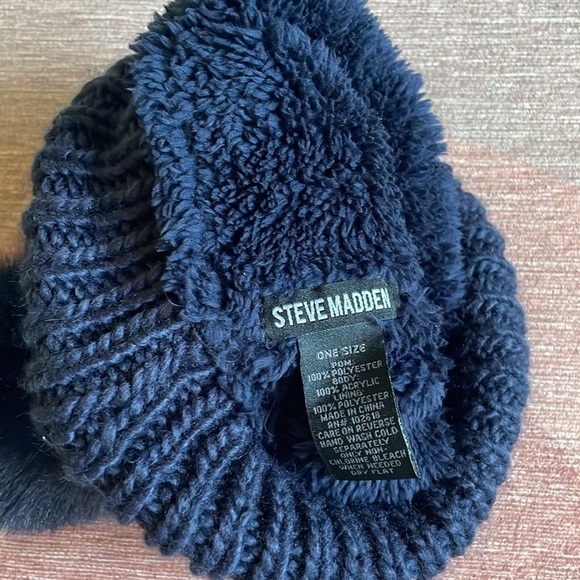 Steve Madden Navy Blue Cable Knot Soft Winter Hat - Picture 5 of 6